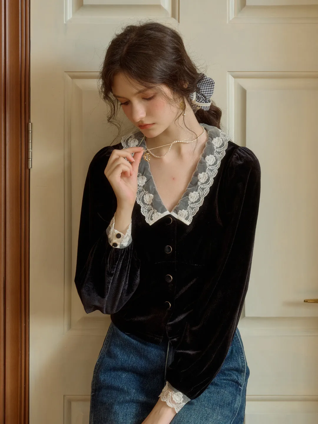 Megan Contrast Lace Lapel And Cuffs Lace Splicing Velvet Blouse
